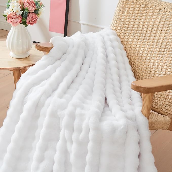 NEWCOSPLAY Faux Fur Throw Blanket White Bubble Blanket Thick Warm Soft for Couch Sofa Bed 550GSM (White, Throw(50"x60"))