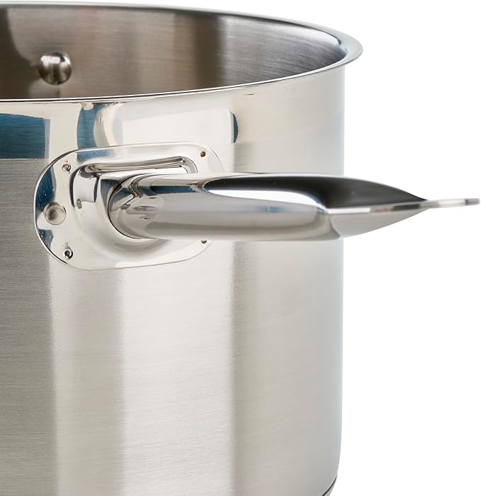 Winware Stainless Steel 7 Quart Sauce Pan with Cover