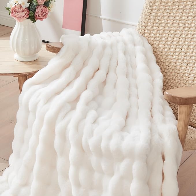 NEWCOSPLAY Faux Fur Twin Blanket Ivory Bubble Blanket Thick Warm Soft for Couch Sofa Bed 550GSM (Ivory, Twin(60"x80"))