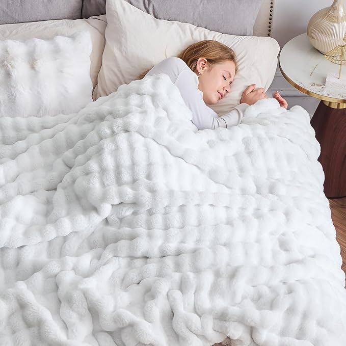 NEWCOSPLAY Faux Fur Throw Blanket White Bubble Blanket Thick Warm Soft for Couch Sofa Bed 550GSM (White, Throw(50"x60"))