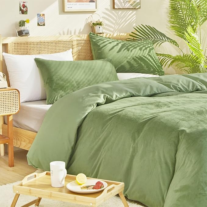 Luxlovery Sage Green Velvet Comforter Queen Set - Light Green Plush Fluffy Bedding with Green Flannel Blanket & Sherpa Micromink Quilt for Women & Men