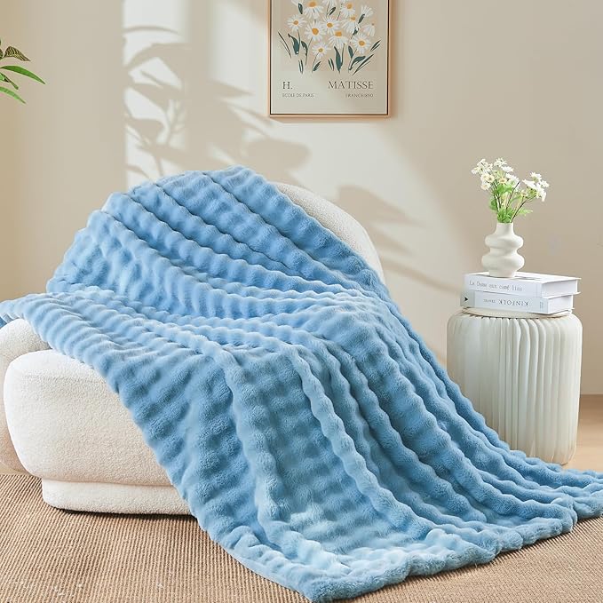 NEWCOSPLAY Faux Fur Throw Blanket Blue Bubble Blanket Thick Warm Soft for Couch Sofa Bed 550GSM (Blue, Throw(50"x60"))