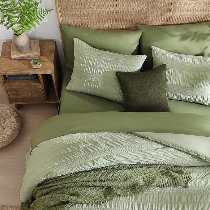 CASAAGUSTO Full Size Comforter Set, 7 Pieces Sage Green Seersucker Bed in a Bag Full Size Soft All Seasons, Bedding Sets Full with Comforter, Flat Sheet, Fitted Sheet, 2 Pillow Shams, 2 Pillowcases