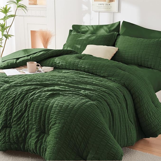 HYMOKEGE Dark Green California King Comforter Set Seersucker 7 Pieces, All Season Luxury Bed in a Bag Queen for Bedroom, Bedding Set with Comforter, Sheets, Pillowcases & Shams