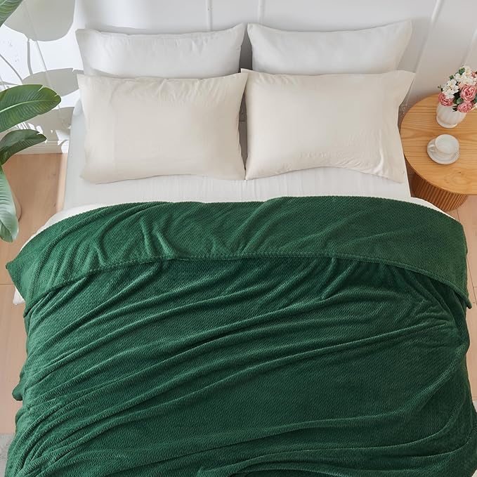 NEWCOSPLAY Super Soft Throw Blanket Dark Green Premium Silky Flannel Fleece Leaves Pattern Lightweight Bed Blanket All Season Use (Dark Green, Throw(50"x60"))