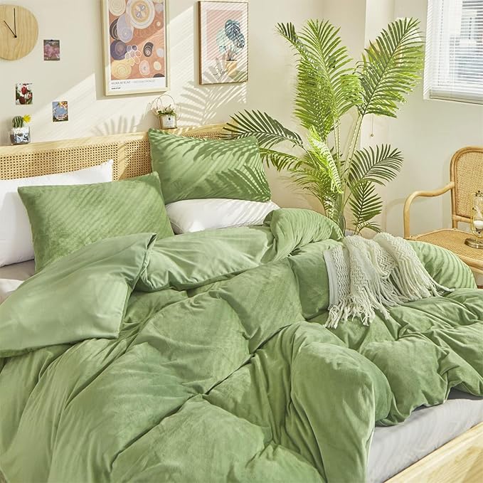 Luxlovery Sage Green Velvet Comforter Queen Set - Light Green Plush Fluffy Bedding with Green Flannel Blanket & Sherpa Micromink Quilt for Women & Men