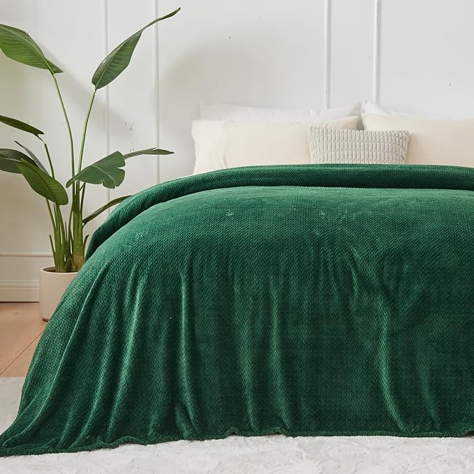 NEWCOSPLAY Super Soft Throw Blanket Dark Green Premium Silky Flannel Fleece Leaves Pattern Lightweight Bed Blanket All Season Use (Dark Green, Throw(50"x60"))