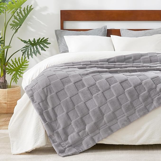 Cozy Bliss Checkered White Faux Rabbit Fur Throw Blanket, Soft Fuzzy Fluffy Minky Cream Furry Blankets for Couch, Bed (Grey, Queen(90" x 90"))