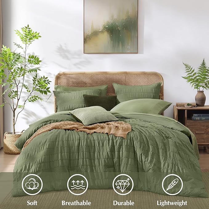 CASAAGUSTO Queen Comforter Set, 7 Pieces Olive Green Seersucker Bed in a Bag Queen Size Soft All Seasons, Bedding Sets with Comforter, Flat Sheet, Fitted Sheet, 2 Pillow Shams, 2 Pillowcases