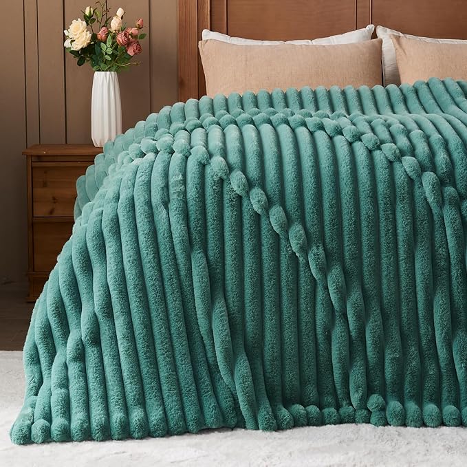NEWCOSPLAY Faux Fur Twin Blanket Light Teal 3D Ribbed Plush Thick Warm Blanket for Couch Sofa Bed 850GSM (Light Teal Ribbed, Twin(60"x80"))