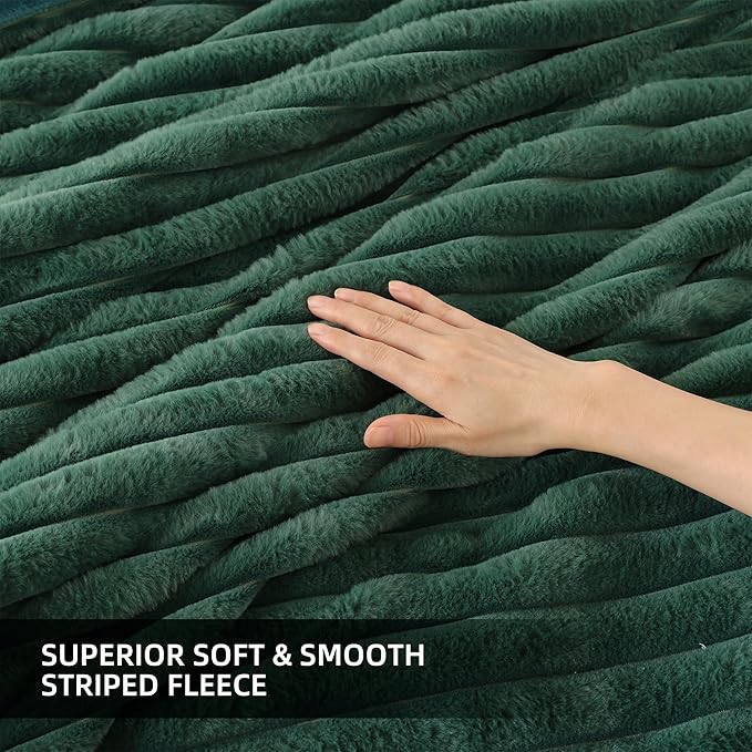 Smoofy Fluffy King Size Comforter Set 3 Pieces - Dark Green Fleece Fluffy Comforter Set, Luxury Fuzzy King Bedding Set, Soft King Bed Set All Season, Heavy Faux Fur Comforter with 2 Pillow Cases