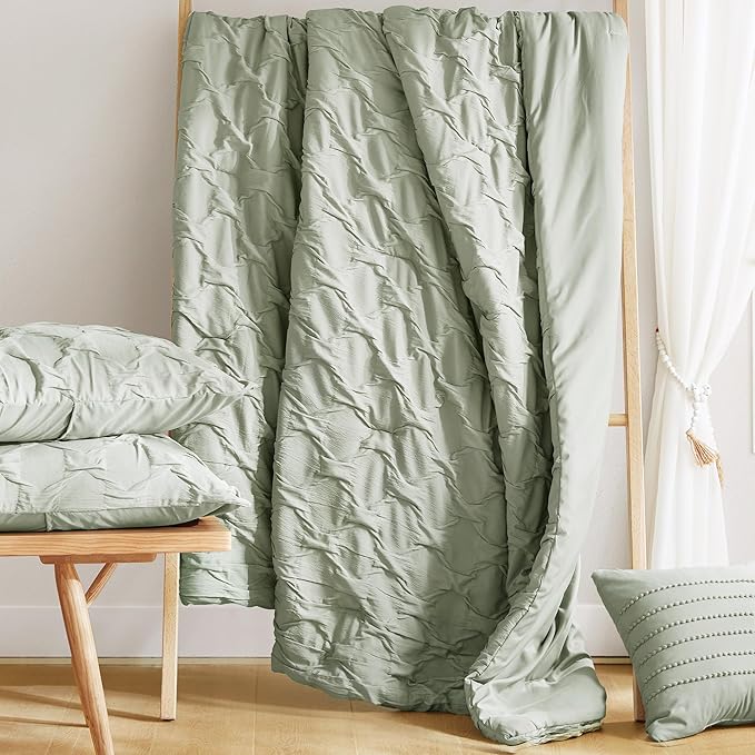 Comfort Spaces Comforter for Queen Size Bed, Ogee Ruched with Crinkle Texture, Breathable Comforter Set Queen, All Season Lightweight Bedding Set, Shams, Décor Pilow, Full/Queen Green 4 Piece