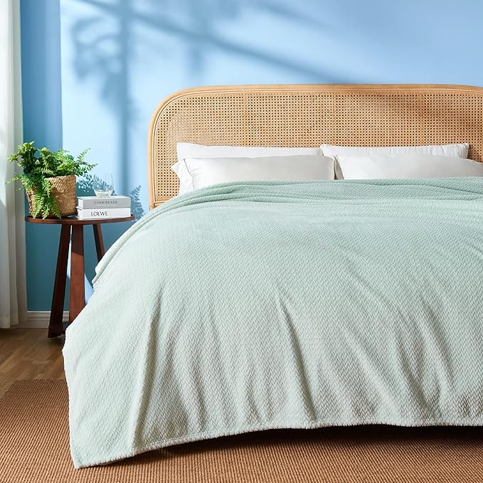 NEWCOSPLAY Super Soft King Blanket Mint Premium Silky Flannel Fleece Leaves Pattern Lightweight Bed Blanket All Season Use (Mint, King(90"x110"))