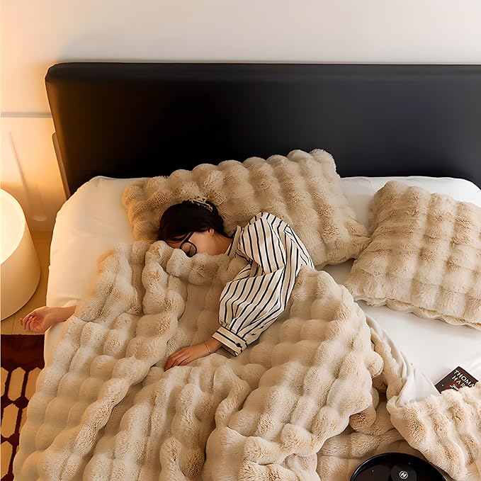 UKELER Camel Fleece Throw Blanket for Couch Faux Fur Throw Blanket Fluffy Blankets and Throws for Bed, Sofa, Office, Camping Cozy Plush Warm Thick Velvet Bed Blanket for Women, Men 60''x80''