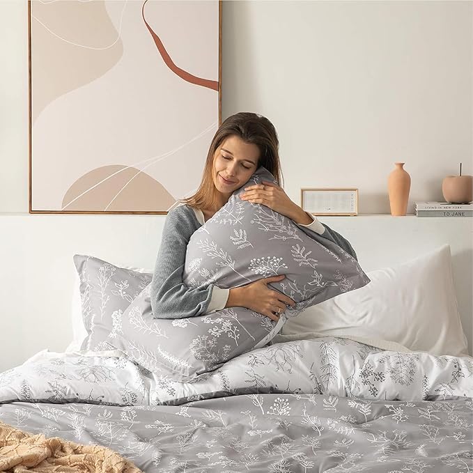 Bedsure Oversized Queen Comforter Set - Grey Bed Set, 3 Pieces Cute Floral Bedding, 1 Soft Reversible Botanical Flowers Comforter and 2 Pillow Shams