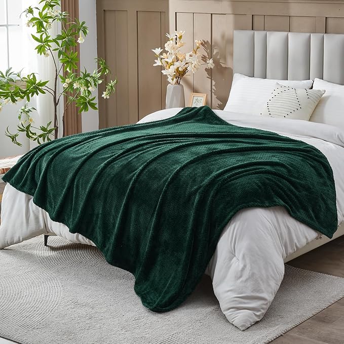 NEWCOSPLAY Super Soft Queen Blanket Forest Green Premium Silky Flannel Fleece Leaves Pattern Lightweight Bed Blanket All Season Use (Forest Green, Queen(90"x90"))