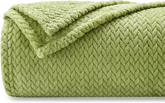 NEWCOSPLAY Super Soft Twin Blanket Green Premium Silky Flannel Fleece Leaves Pattern Lightweight Bed Blanket All Season Use (Green, Twin(60"x80"))