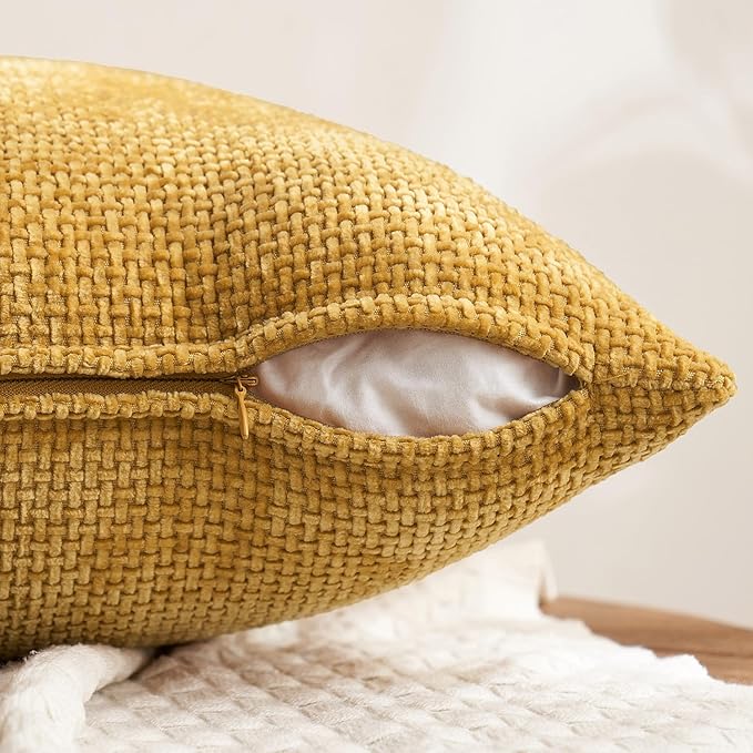 MIULEE Christmas Pack of 4 Couch Throw Pillow Covers 20x20 Inch Christmas Red/Green Soft Decorative Chenille Pillow Covers Farmhouse Accent Cushion Covers for Boho Home Decor Sofa Bedroom Living Room