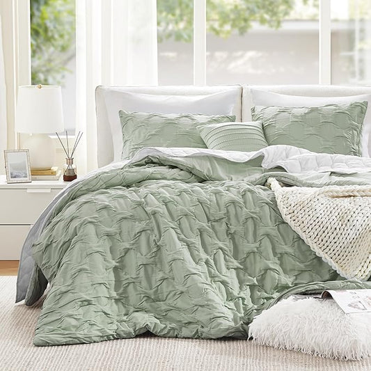 Comfort Spaces Comforter for King Size Bed, Ogee Ruched with Crinkle Texture, Breathable Comforter Set King, All Season Lightweight Bedding Set, Shams, Décor Pilow, King/Cal King Green 4 Piece