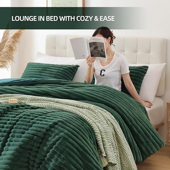 Smoofy Fluffy Queen Comforter Set 3 Pieces - Dark Green Fleece Fluffy Comforter Queen Set, Luxury Fuzzy Queen Bed Set, Soft &Warm Bed Comforter All Season, Heavy Queen Bedding with 2 Pillow Case