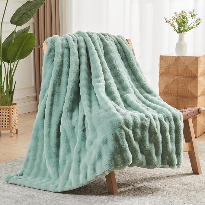 NEWCOSPLAY Faux Fur Throw Blanket Sage Green Bubble Blanket Thick Warm Soft for Couch Sofa Bed 550GSM (New Sage Green, Throw(50"x60"))