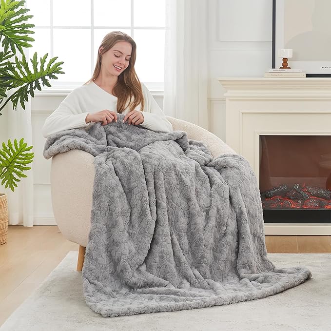 Cozy Bliss Faux Fur Throw Blanket for Couch, Fuzzy Soft Plush Thick Warm Fluffy Reversible Wave Textured Blanket for Sofa Bedroom Living Room, 55 * 70 Inches Grey