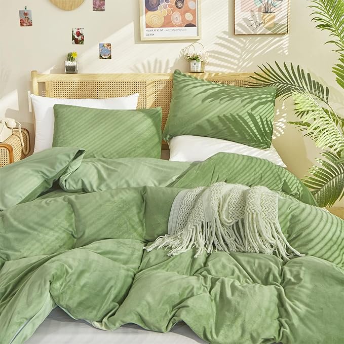 Luxlovery Sage Green Velvet Comforter Set Twin Size Dusty Green Plush 3 Piece Bedding Sets Twin Fluffy Comfy Soft Quilted Lightweight Durable Bedding Set with 2 Pillowcases Women Men Adults Teens