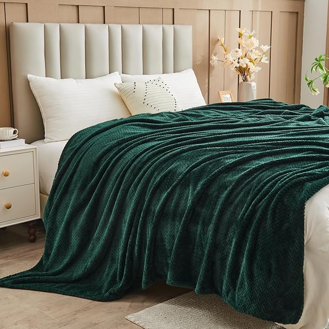 NEWCOSPLAY Super Soft King Blanket Forest Green Premium Silky Flannel Fleece Leaves Pattern Lightweight Bed Blanket All Season Use (Forest Green, King(90"x110"))