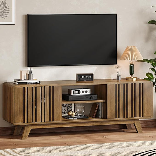 63-Inch TV Stand for TVs up to 75 Inch, Mid-Century Modern Television Stand with Power Outlet， Entertainment Center with Sliding Grille Door Cabinets and Open Shelves for Living Room, Oak
