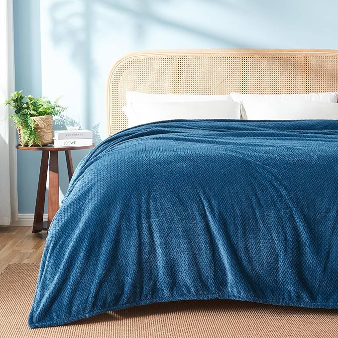 NEWCOSPLAY Super Soft Queen Blanket Navy Blue Premium Silky Flannel Fleece Leaves Pattern Lightweight Bed Blanket All Season Use (Navy Blue, Queen(90"x90"))