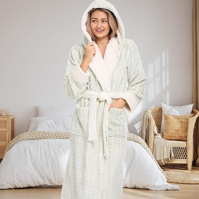 Alexander Del Rossa Womens Robe, Long Plush Bathrobe with Hood, Hooded Robes for Women Plus Size Bath Robe