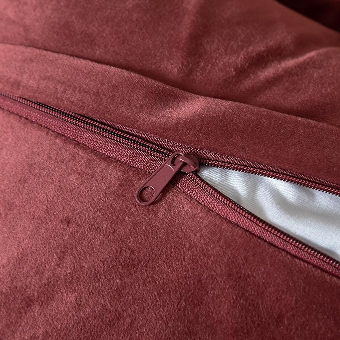 Yaertun Pack of 2 Chenille Textured Decorative Throw Pillow Covers Accent Solid Cushion Cover Soft Cozy Pillow Case with Velvet Back for Couch Sofa Bed Living Room 22x22 Inch Burgundy