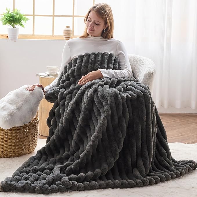 NEWCOSPLAY Faux Fur Twin Blanket Grey 3D Ribbed Plush Thick Warm Blanket for Couch Sofa Bed 850GSM (Grey Ribbed, Twin(60"x80"))