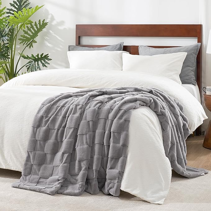 Cozy Bliss Checkered White Faux Rabbit Fur Throw Blanket, Soft Fuzzy Fluffy Minky Cream Furry Blankets for Couch, Bed (Grey, King(108" x 90"))