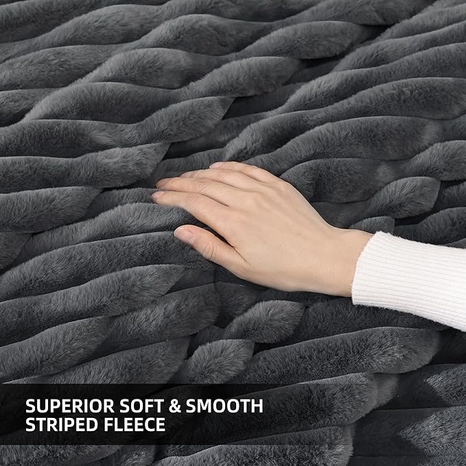 Smoofy Fluffy Queen Comforter Set 3 Pieces - Dark Grey Fleece Fluffy Comforter Set, Luxury Fuzzy Queen Bedding Set, Soft Warm Bed Set All Season, Heavy Faux Fur Comforter with 2 Pillow Cases