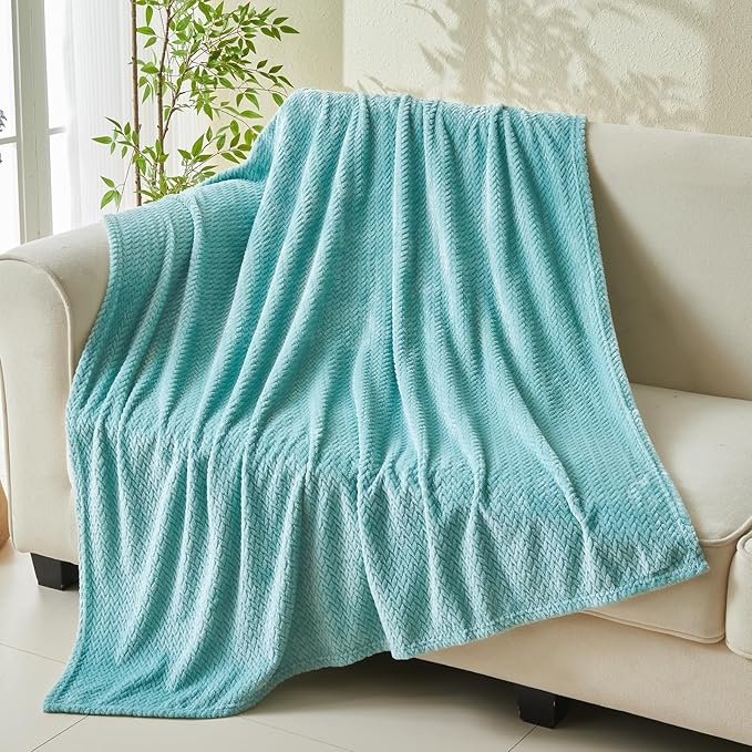 NEWCOSPLAY Super Soft Queen Blanket Mint Green Premium Silky Flannel Fleece Leaves Pattern Lightweight Bed Blanket All Season Use (Mint Green, Queen(90"x90"))