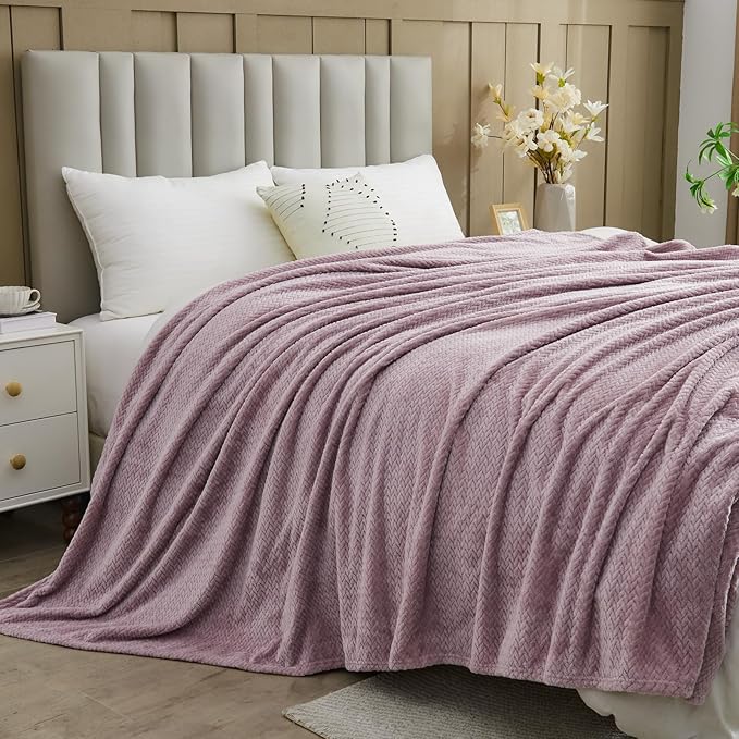 NEWCOSPLAY Super Soft King Blanket Light Purple Premium Silky Flannel Fleece Leaves Pattern Lightweight Bed Blanket All Season Use (Light Purple, King(90"x110"))