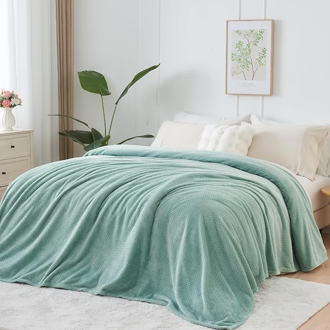 NEWCOSPLAY Super Soft King Blanket New Sage Green Premium Silky Flannel Fleece Leaves Pattern Lightweight Bed Blanket All Season Use (New Sage Green, King(90"x110"))