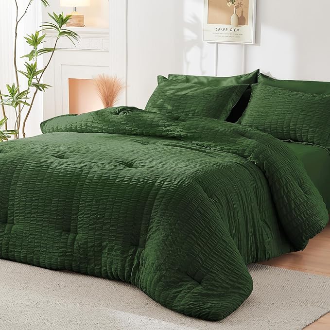 HYMOKEGE Dark Green California King Comforter Set Seersucker 7 Pieces, All Season Luxury Bed in a Bag Queen for Bedroom, Bedding Set with Comforter, Sheets, Pillowcases & Shams