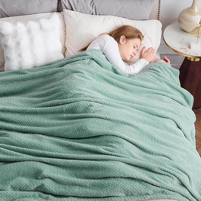 NEWCOSPLAY Super Soft Queen Blanket New Sage Green Premium Silky Flannel Fleece Leaves Pattern Lightweight Bed Blanket All Season Use (New Sage Green, Queen(90"x90"))