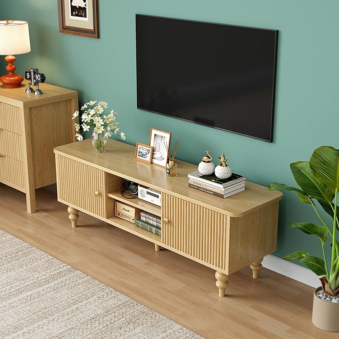 Mid-Century Modern Fluted TV Stand, Solid Wood Home Entertainment Center with Storage Cabinets and Shelves, Retro Media Console Table, for Living Room, Nature