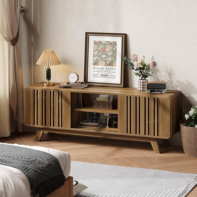 63-Inch TV Stand for TVs up to 75 Inch, Mid-Century Modern Television Stand with Power Outlet， Entertainment Center with Sliding Grille Door Cabinets and Open Shelves for Living Room, Oak