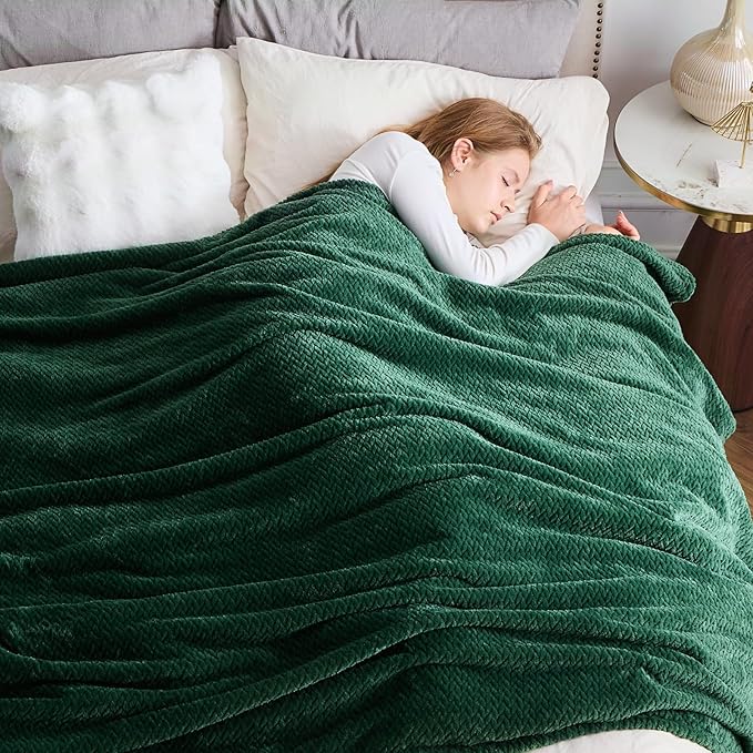 NEWCOSPLAY Super Soft King Blanket Dark Green Premium Silky Flannel Fleece Leaves Pattern Lightweight Bed Blanket All Season Use (Dark Green, King(90"x110"))