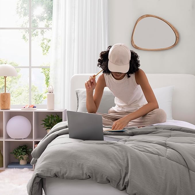 UGG Leonora Comforter Set with 1 Pillow Sham Lightweight Down Alternative Reversible All Season Washable and Hypoallergenic Bedding for College Apartment or Dorm Essentials, Twin/Twin XL, Light Grey