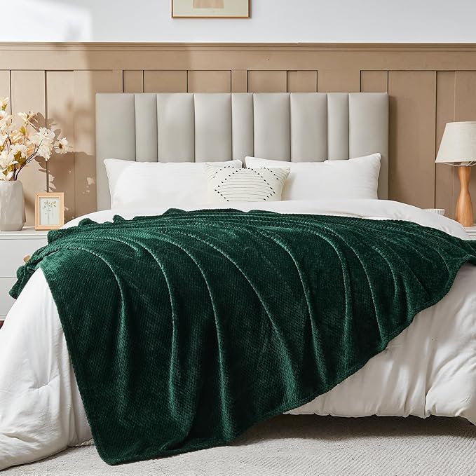 NEWCOSPLAY Super Soft King Blanket Forest Green Premium Silky Flannel Fleece Leaves Pattern Lightweight Bed Blanket All Season Use (Forest Green, King(90"x110"))
