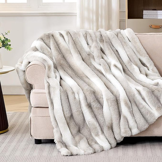 Plush Faux Rabbit Fur Throw Blanket – 850GSM Thick & Warm, Ultra Soft Fluffy Blanket for Couch, Bed, Sofa, Ideal Gift for Women, 50" × 60", Grey