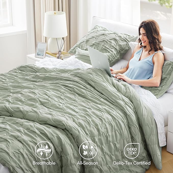 Comfort Spaces Comforter for Queen Size Bed, Ogee Ruched with Crinkle Texture, Breathable Comforter Set Queen, All Season Lightweight Bedding Set, Shams, Décor Pilow, Full/Queen Green 4 Piece