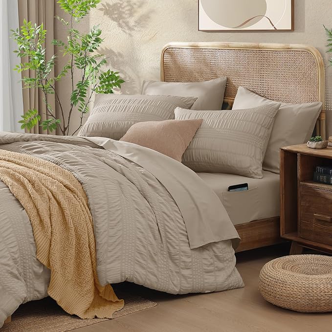 CASAAGUSTO Full Size Comforter Set, 7 Pieces Oatmeal Seersucker Bed in a Bag Full Size Soft All Seasons, Bedding Sets Full with Comforter, Flat Sheet, Fitted Sheet, 2 Pillow Shams, 2 Pillowcases