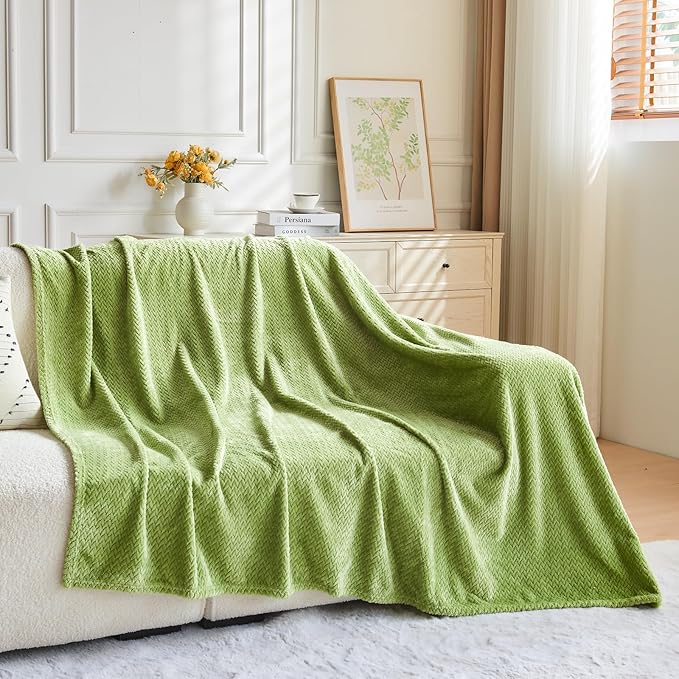 NEWCOSPLAY Super Soft Twin Blanket Green Premium Silky Flannel Fleece Leaves Pattern Lightweight Bed Blanket All Season Use (Green, Twin(60"x80"))