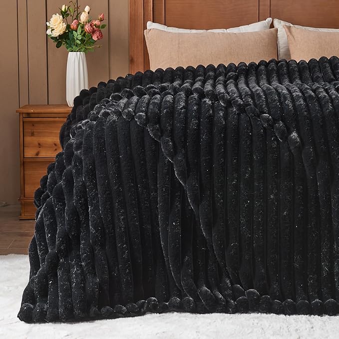 NEWCOSPLAY Faux Fur Twin Blanket Black 3D Ribbed Plush Thick Warm Blanket for Couch Sofa Bed 850GSM (Black Ribbed, Twin(60"x80"))
